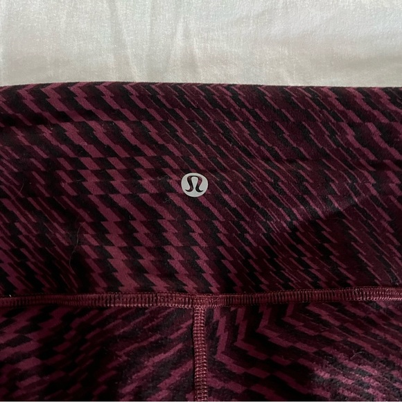 Lululemon Hi Rise Wunder Under Pants Leggings Red Grape Black Size 6 EUC - Picture 6 of 8